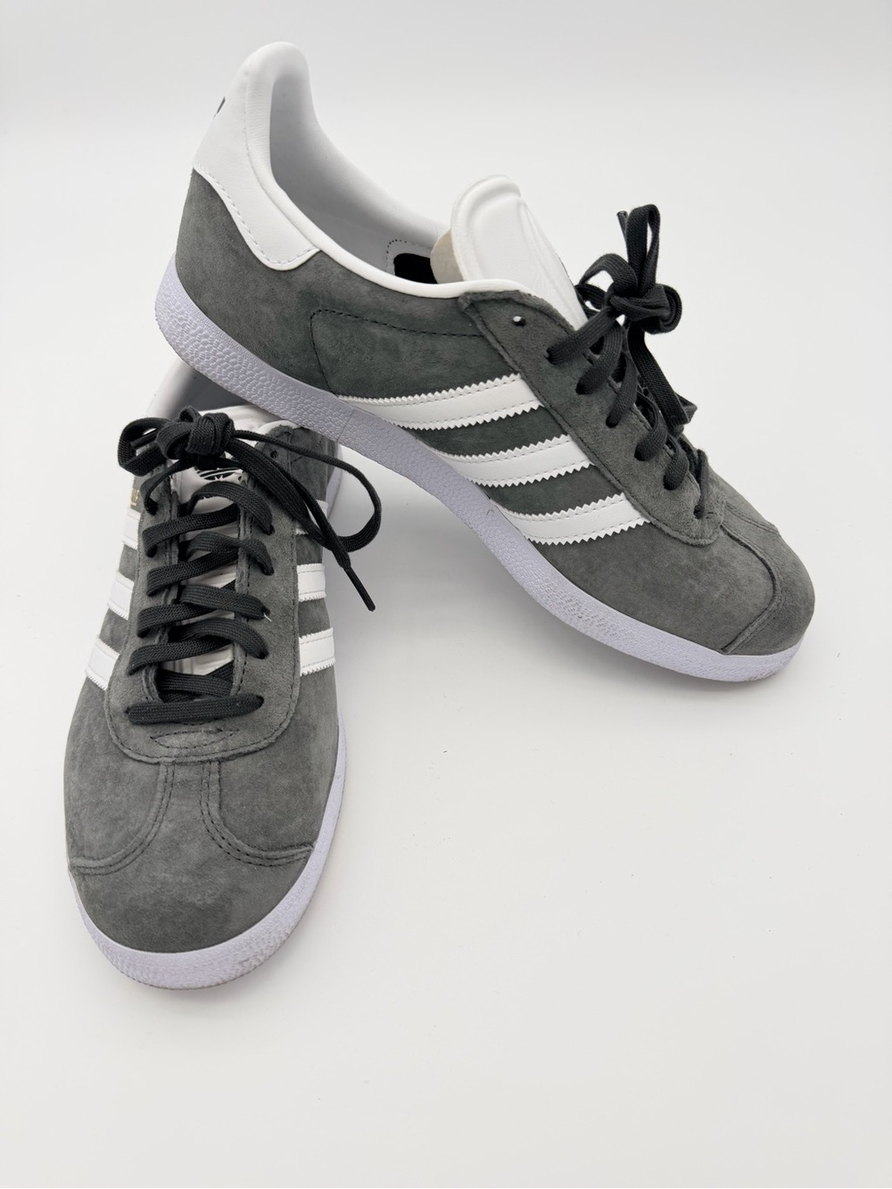 Adidas Gazelle Gray Suede Sneakers with White Stripes size Men 6.5